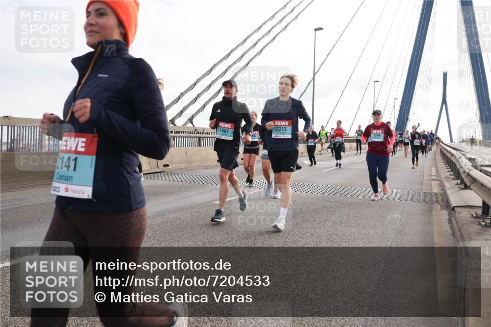 03.10.2024 - Köhlbrandbrückenlauf Matties Gatica Varas http://msf.ph/oto/7204533 03.10.2024 09:32:10 Position 2 141, 1681, 2212, 1764 meine-sportfotos.de