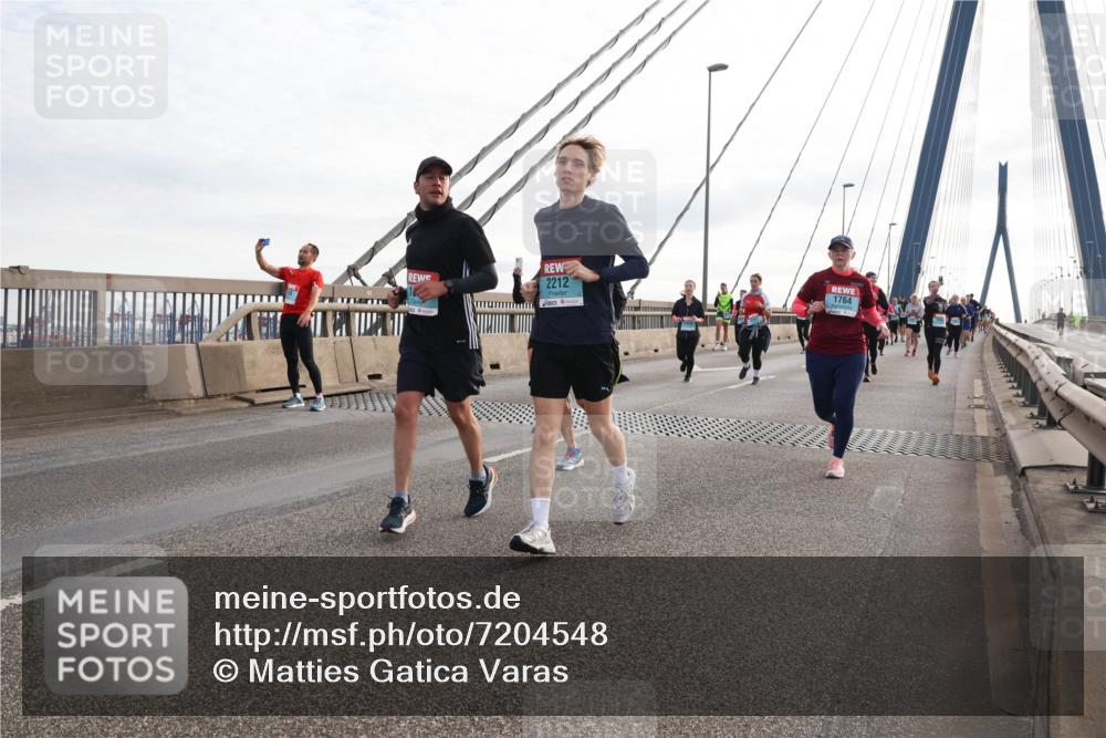 03.10.2024 - Köhlbrandbrückenlauf Matties Gatica Varas http://msf.ph/oto/7204548 03.10.2024 09:32:10 Position 2 2212, 1764 meine-sportfotos.de