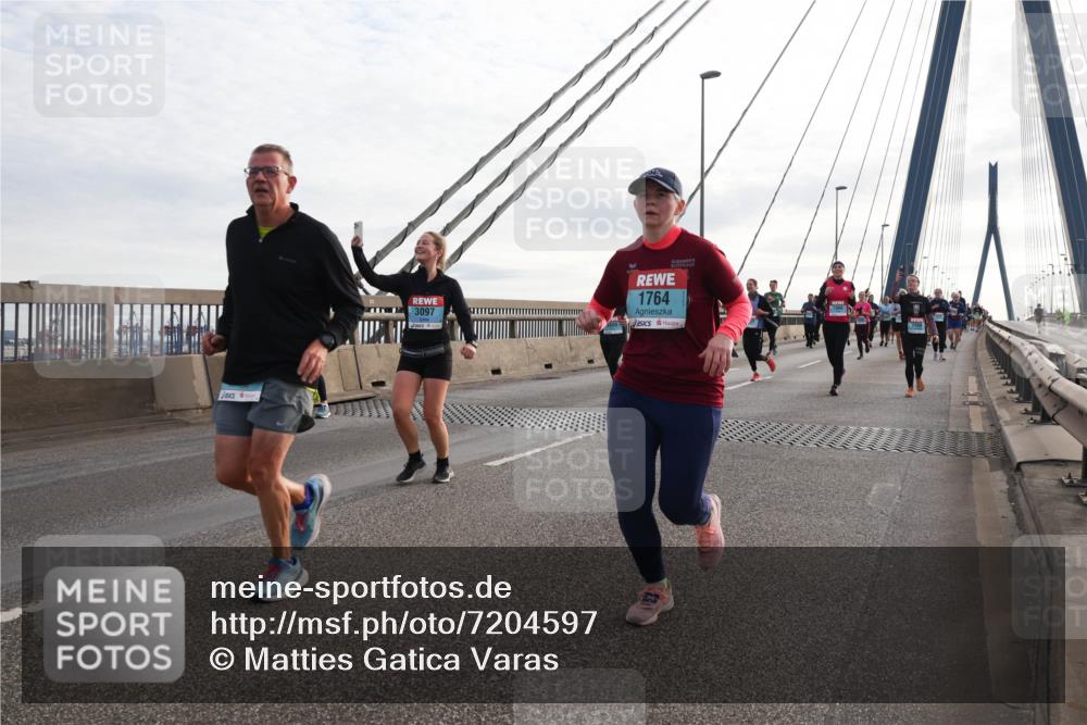03.10.2024 - Köhlbrandbrückenlauf Matties Gatica Varas http://msf.ph/oto/7204597 03.10.2024 09:32:11 Position 2 3097, 1764 meine-sportfotos.de