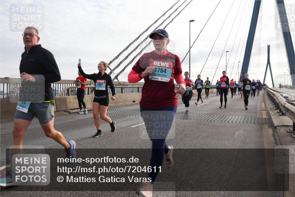 03.10.2024 - Köhlbrandbrückenlauf Matties Gatica Varas http://msf.ph/oto/7204611 03.10.2024 09:32:11 Position 2 34, 3097, 1764 meine-sportfotos.de