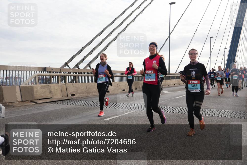 03.10.2024 - Köhlbrandbrückenlauf Matties Gatica Varas http://msf.ph/oto/7204696 03.10.2024 09:32:14 Position 2 3228, 1860, 2368, 2379 meine-sportfotos.de