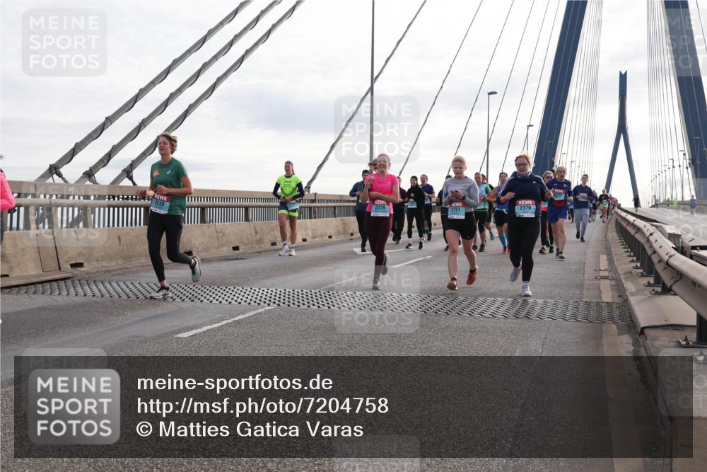 03.10.2024 - Köhlbrandbrückenlauf Matties Gatica Varas http://msf.ph/oto/7204758 03.10.2024 09:32:16 Position 2 3239, 2239, 2379, 2751 meine-sportfotos.de