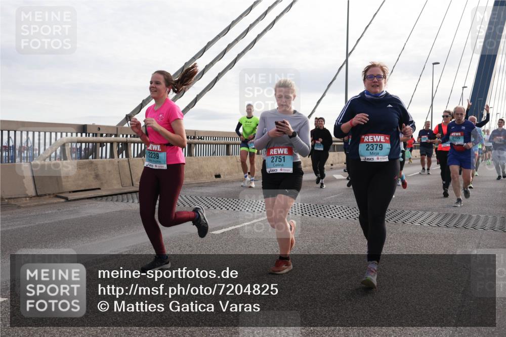 03.10.2024 - Köhlbrandbrückenlauf Matties Gatica Varas http://msf.ph/oto/7204825 03.10.2024 09:32:18 Position 2 2239, 2751, 2379, 2155 meine-sportfotos.de