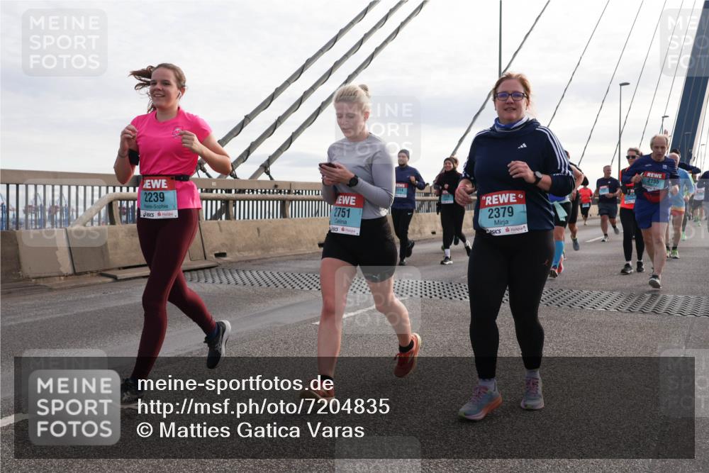 03.10.2024 - Köhlbrandbrückenlauf Matties Gatica Varas http://msf.ph/oto/7204835 03.10.2024 09:32:18 Position 2 2239, 2751, 2514, 2379, 2155 meine-sportfotos.de