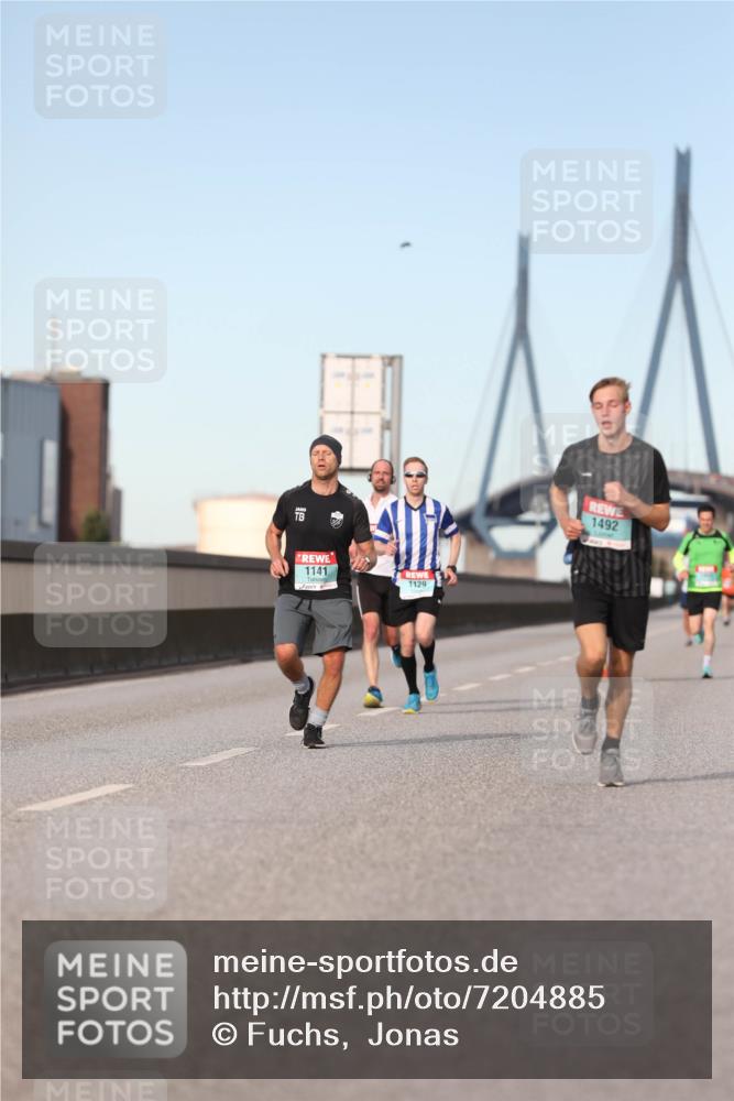 03.10.2024 - Köhlbrandbrückenlauf Fuchs,  Jonas http://msf.ph/oto/7204885 03.10.2024 09:41:08 Position 3 1141, 1129, 1492 meine-sportfotos.de