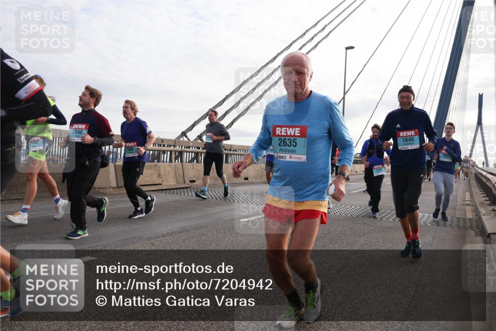 03.10.2024 - Köhlbrandbrückenlauf Matties Gatica Varas http://msf.ph/oto/7204942 03.10.2024 09:32:22 Position 2 2248, 2886, 2635, 1845, 1646 meine-sportfotos.de