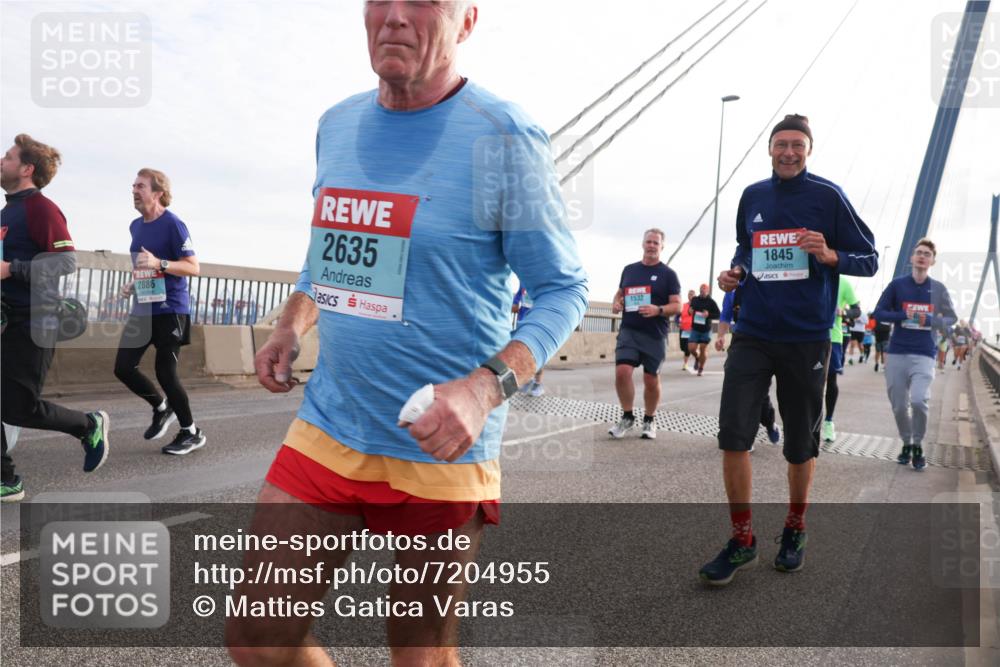 03.10.2024 - Köhlbrandbrückenlauf Matties Gatica Varas http://msf.ph/oto/7204955 03.10.2024 09:32:22 Position 2 2886, 2635, 1532, 1845 meine-sportfotos.de