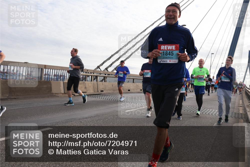 03.10.2024 - Köhlbrandbrückenlauf Matties Gatica Varas http://msf.ph/oto/7204971 03.10.2024 09:32:23 Position 2 1532, 1845, 2839, 1646 meine-sportfotos.de
