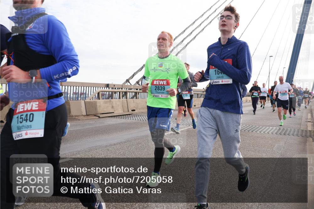 03.10.2024 - Köhlbrandbrückenlauf Matties Gatica Varas http://msf.ph/oto/7205058 03.10.2024 09:32:24 Position 2 1540, 2839, 2131, 164 meine-sportfotos.de