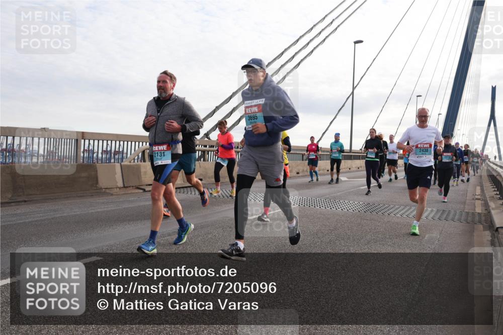 03.10.2024 - Köhlbrandbrückenlauf Matties Gatica Varas http://msf.ph/oto/7205096 03.10.2024 09:32:26 Position 2 2131, 3695, 2438, 2372 meine-sportfotos.de