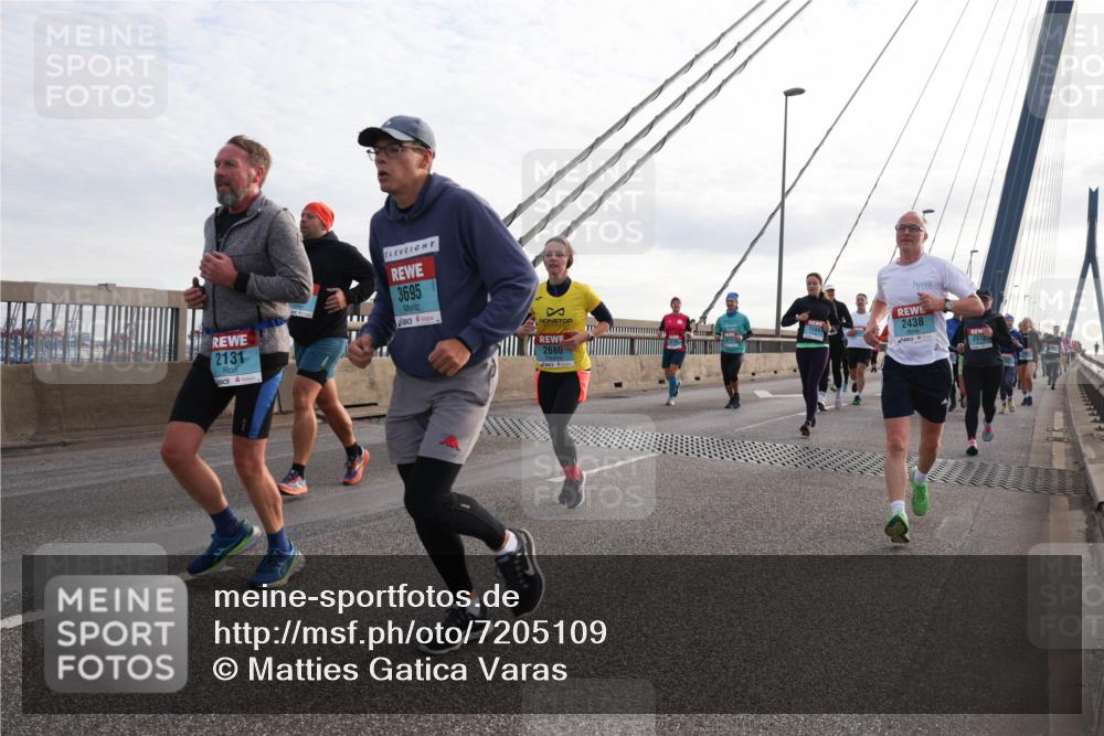 03.10.2024 - Köhlbrandbrückenlauf Matties Gatica Varas http://msf.ph/oto/7205109 03.10.2024 09:32:26 Position 2 3695, 2131, 2680, 2438, 2372 meine-sportfotos.de