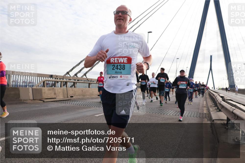 03.10.2024 - Köhlbrandbrückenlauf Matties Gatica Varas http://msf.ph/oto/7205171 03.10.2024 09:32:27 Position 2 2438, 2372 meine-sportfotos.de