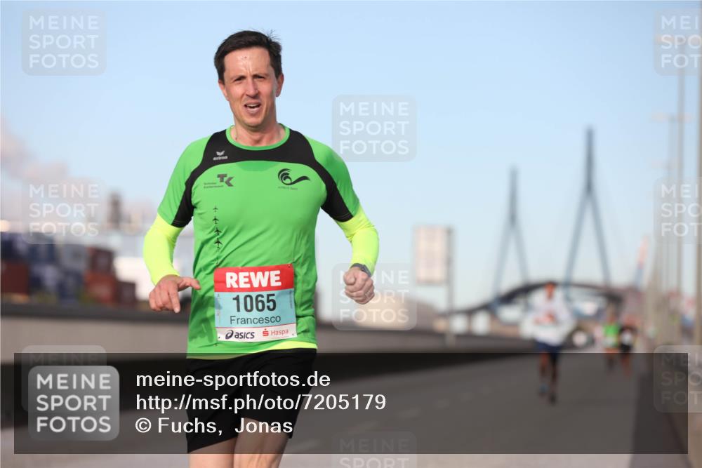 03.10.2024 - Köhlbrandbrückenlauf Fuchs,  Jonas http://msf.ph/oto/7205179 03.10.2024 09:41:22 Position 3 1065 meine-sportfotos.de
