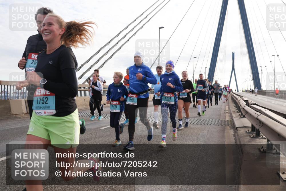 03.10.2024 - Köhlbrandbrückenlauf Matties Gatica Varas http://msf.ph/oto/7205242 03.10.2024 09:32:30 Position 2 25, 1752, 1732, 1733, 1993, 1731 meine-sportfotos.de