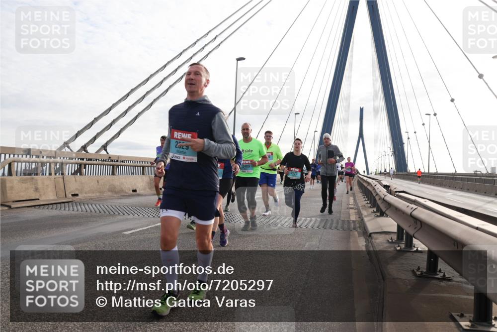 03.10.2024 - Köhlbrandbrückenlauf Matties Gatica Varas http://msf.ph/oto/7205297 03.10.2024 09:32:33 Position 2 2029, 2409, 2325 meine-sportfotos.de