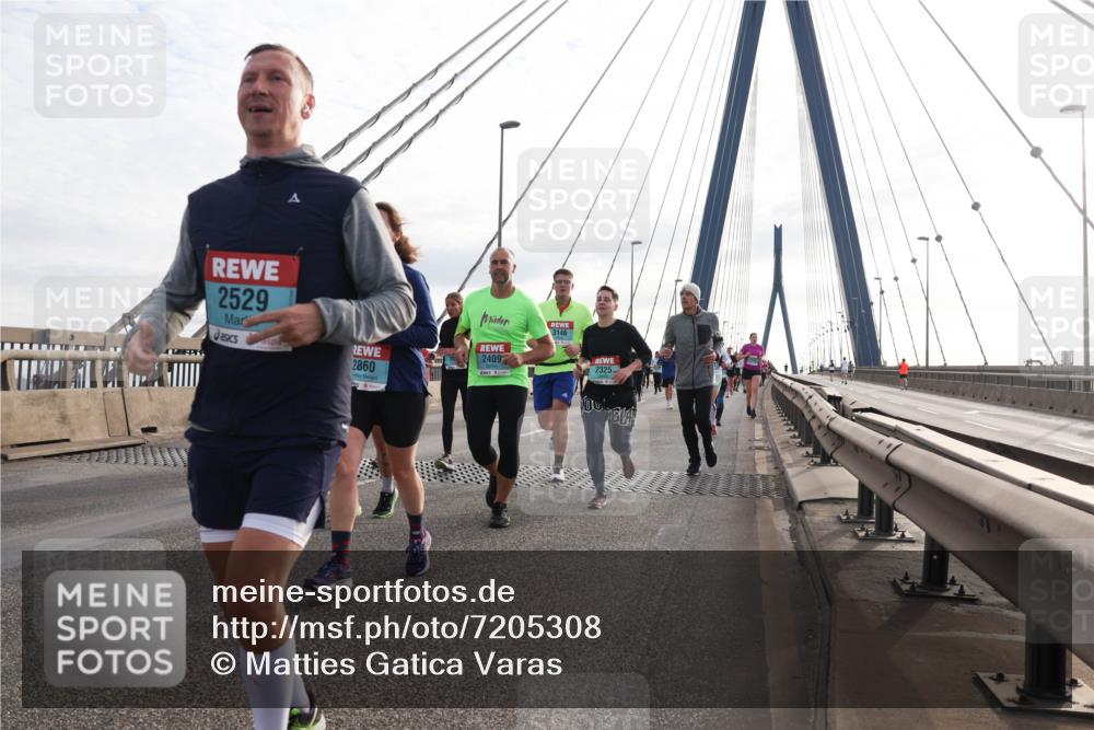 03.10.2024 - Köhlbrandbrückenlauf Matties Gatica Varas http://msf.ph/oto/7205308 03.10.2024 09:32:33 Position 2 2529, 2860, 2409, 3146, 2325 meine-sportfotos.de