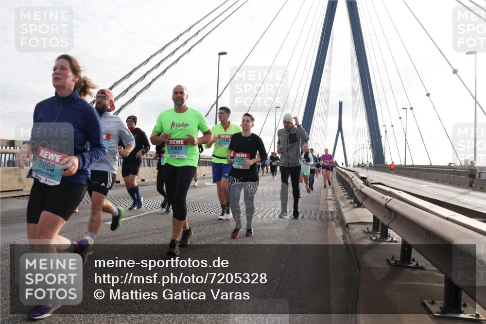 03.10.2024 - Köhlbrandbrückenlauf Matties Gatica Varas http://msf.ph/oto/7205328 03.10.2024 09:32:33 Position 2 2860, 2409, 3146, 2325 meine-sportfotos.de