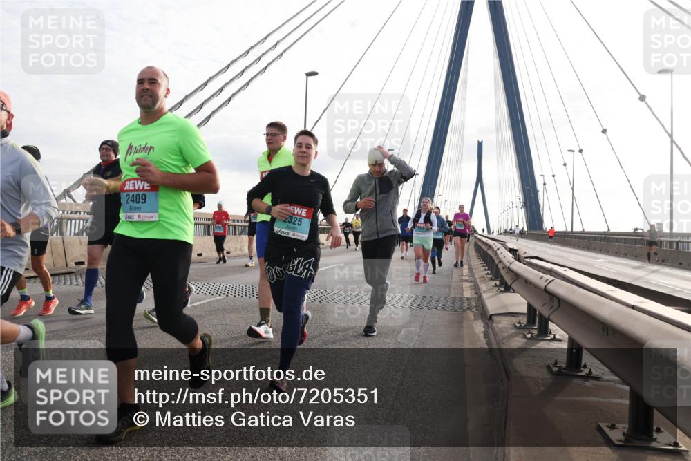 03.10.2024 - Köhlbrandbrückenlauf Matties Gatica Varas http://msf.ph/oto/7205351 03.10.2024 09:32:34 Position 2 2409, 2325 meine-sportfotos.de