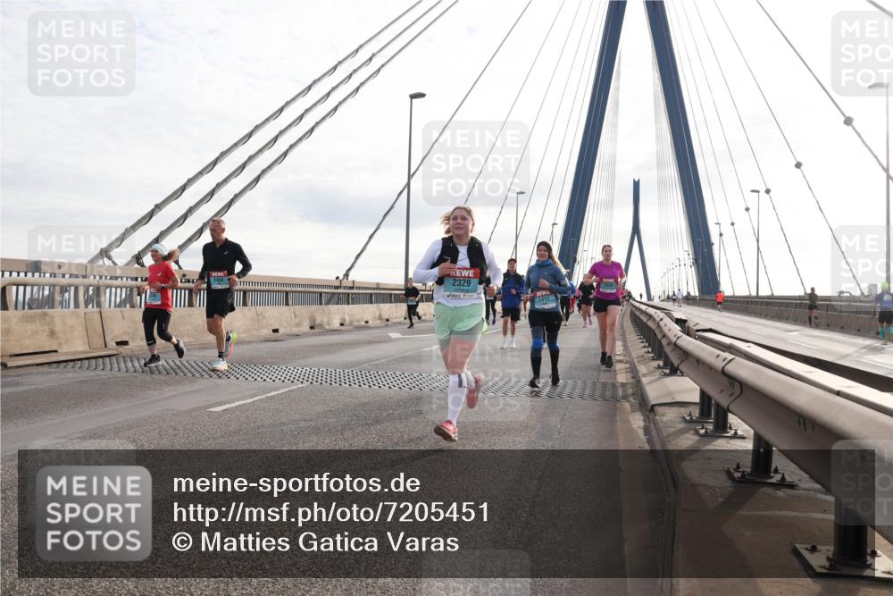 03.10.2024 - Köhlbrandbrückenlauf Matties Gatica Varas http://msf.ph/oto/7205451 03.10.2024 09:32:36 Position 2 1434, 2329, 2411 meine-sportfotos.de