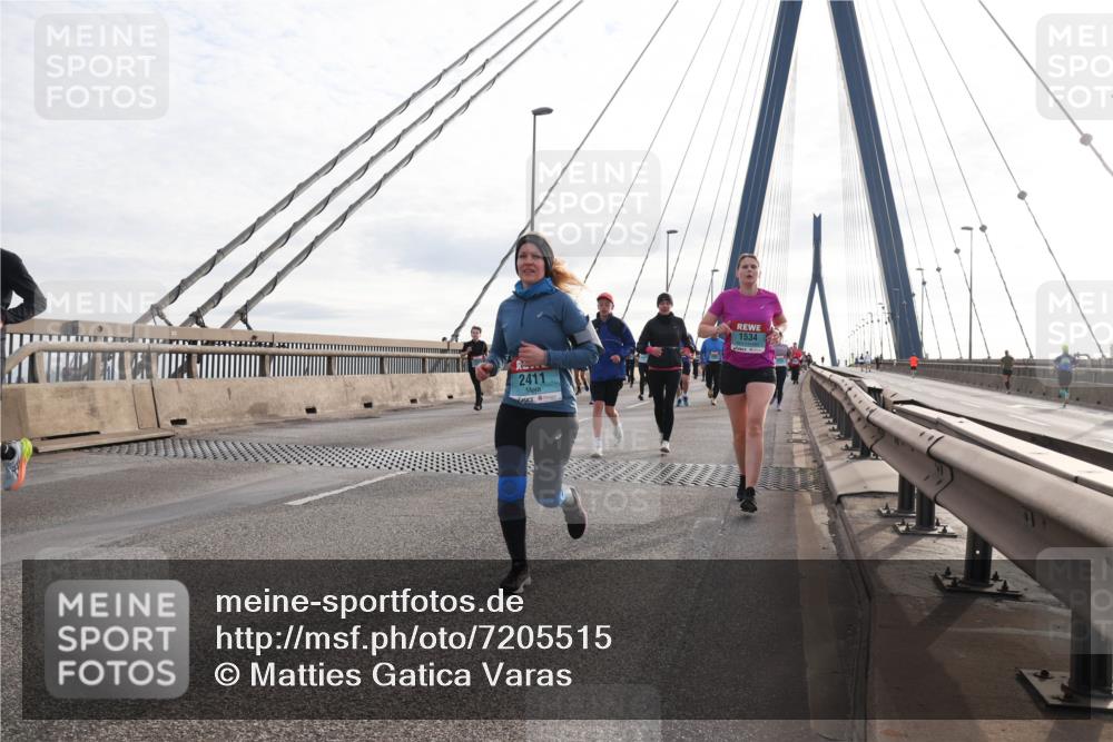 03.10.2024 - Köhlbrandbrückenlauf Matties Gatica Varas http://msf.ph/oto/7205515 03.10.2024 09:32:37 Position 2 2411, 1534 meine-sportfotos.de