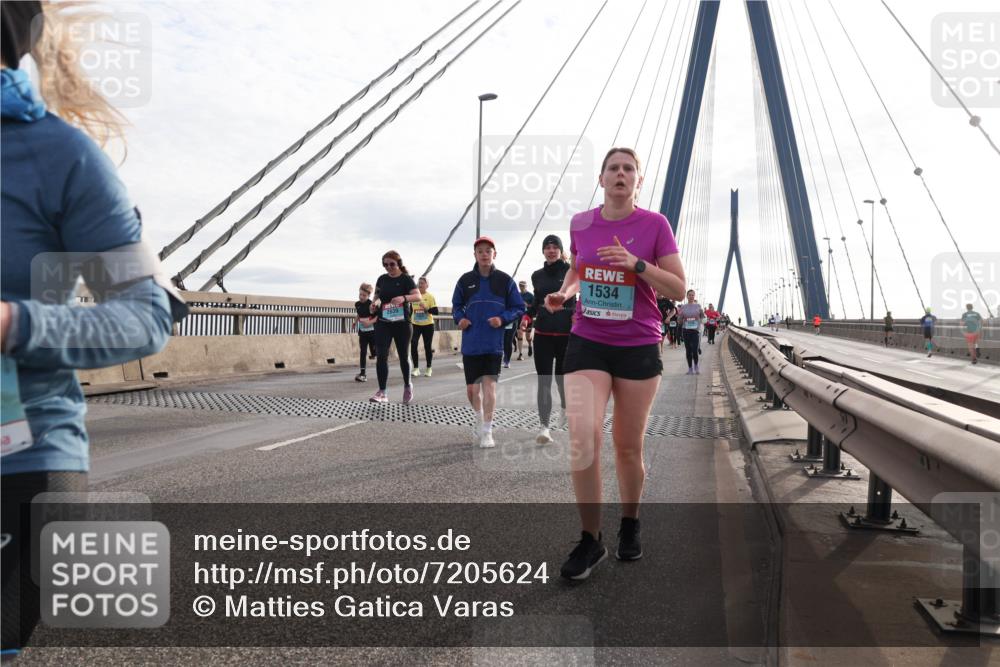 03.10.2024 - Köhlbrandbrückenlauf Matties Gatica Varas http://msf.ph/oto/7205624 03.10.2024 09:32:39 Position 2 1534 meine-sportfotos.de