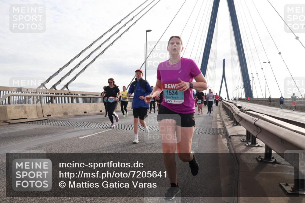 03.10.2024 - Köhlbrandbrückenlauf Matties Gatica Varas http://msf.ph/oto/7205641 03.10.2024 09:32:39 Position 2 2639, 1534 meine-sportfotos.de