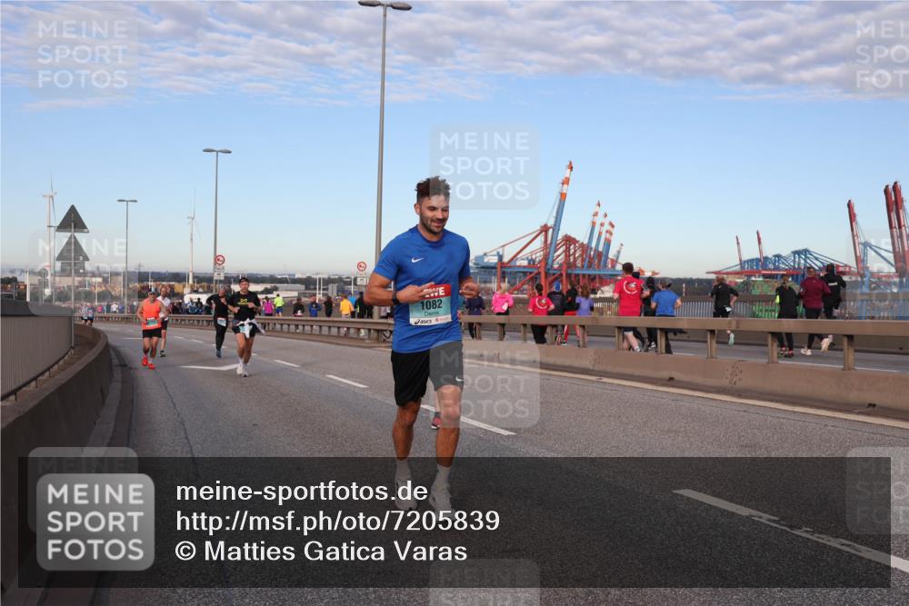 03.10.2024 - Köhlbrandbrückenlauf Matties Gatica Varas http://msf.ph/oto/7205839 03.10.2024 09:32:59 Position 2 31, 20, 1082 meine-sportfotos.de