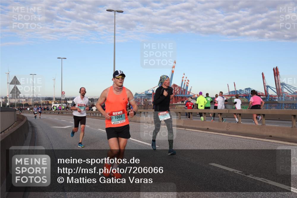 03.10.2024 - Köhlbrandbrückenlauf Matties Gatica Varas http://msf.ph/oto/7206066 03.10.2024 09:33:05 Position 2 1072, 1004, 1070 meine-sportfotos.de