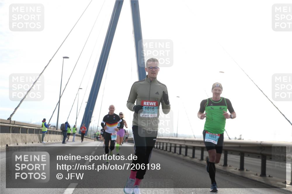 03.10.2024 - Köhlbrandbrückenlauf Jannik Wohlers http://msf.ph/oto/7206198 03.10.2024 09:20:17 Position 1 102, 1016, 1053 meine-sportfotos.de