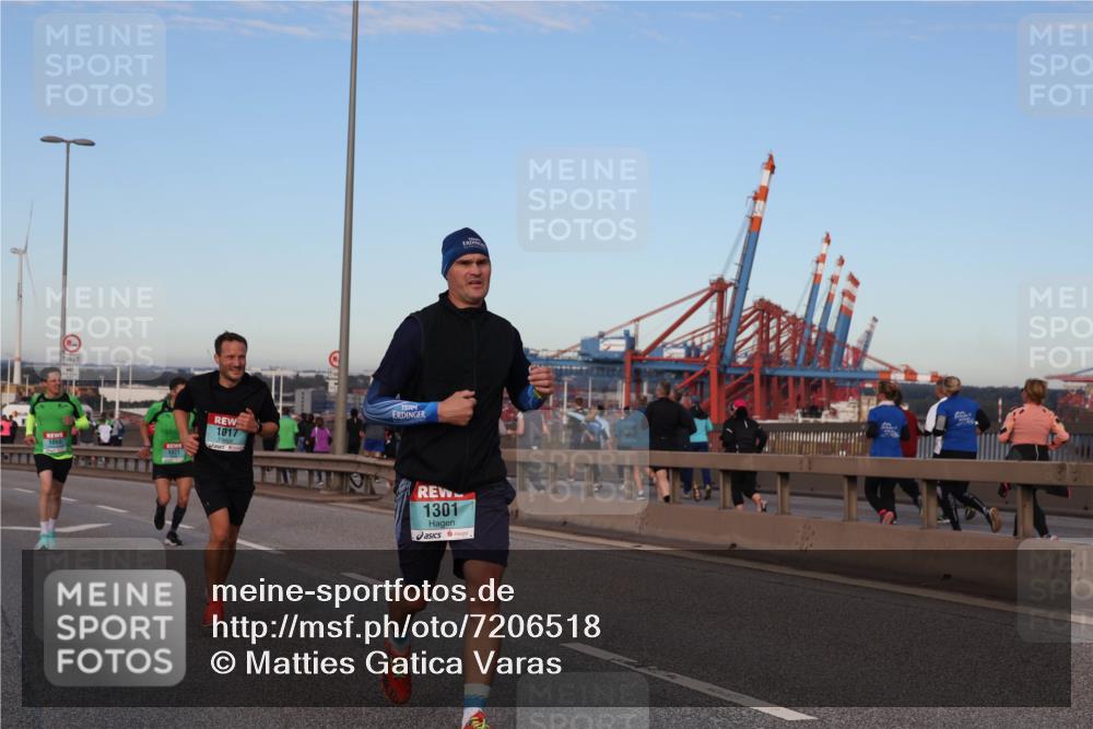 03.10.2024 - Köhlbrandbrückenlauf Matties Gatica Varas http://msf.ph/oto/7206518 03.10.2024 09:33:23 Position 2 1065, 1021, 1017, 1301 meine-sportfotos.de
