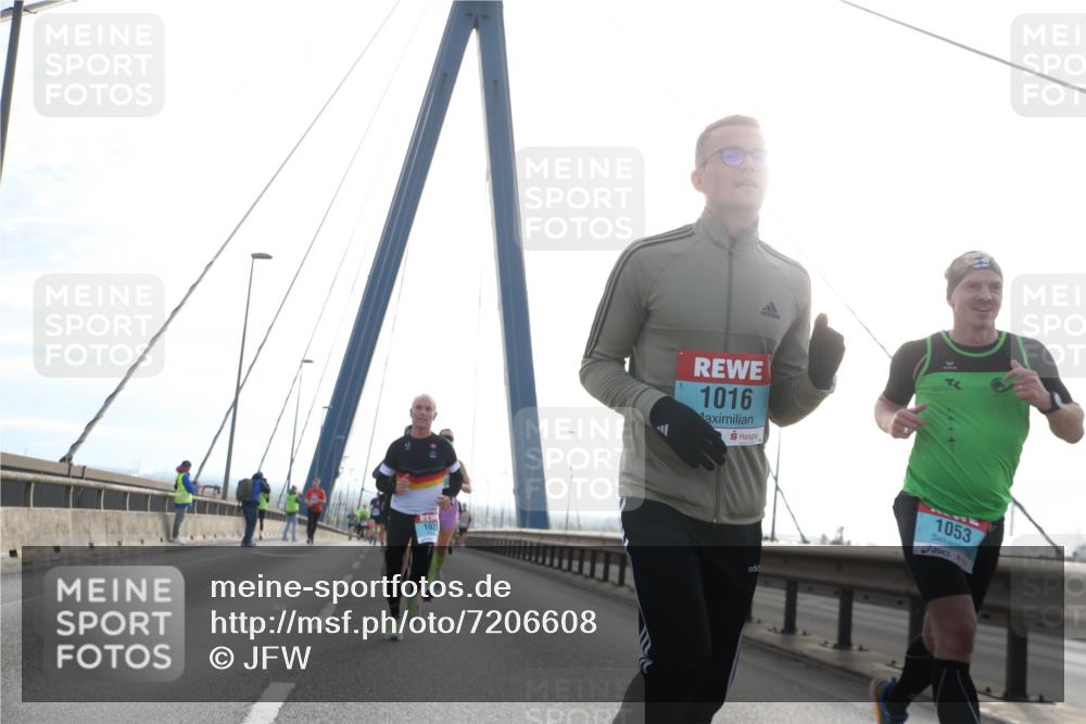 03.10.2024 - Köhlbrandbrückenlauf Jannik Wohlers http://msf.ph/oto/7206608 03.10.2024 09:20:17 Position 1 102, 1016, 1053 meine-sportfotos.de