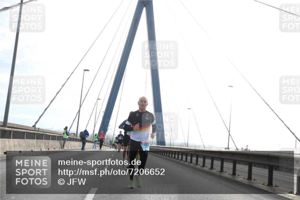 03.10.2024 - Köhlbrandbrückenlauf Jannik Wohlers http://msf.ph/oto/7206652 03.10.2024 09:20:18 Position 1 102 meine-sportfotos.de