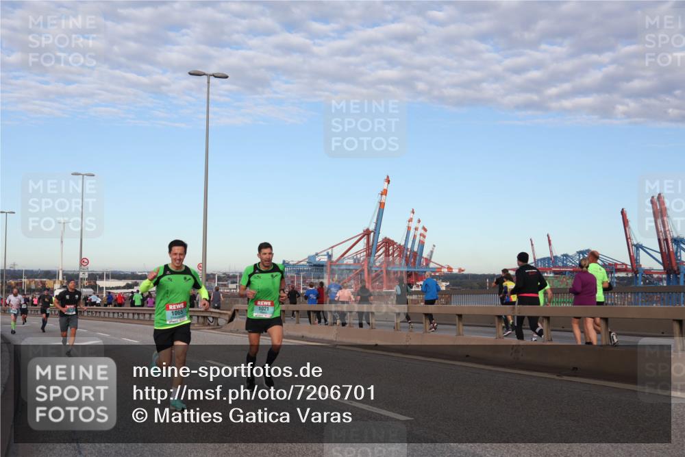 03.10.2024 - Köhlbrandbrückenlauf Matties Gatica Varas http://msf.ph/oto/7206701 03.10.2024 09:33:27 Position 2 1065, 1021 meine-sportfotos.de