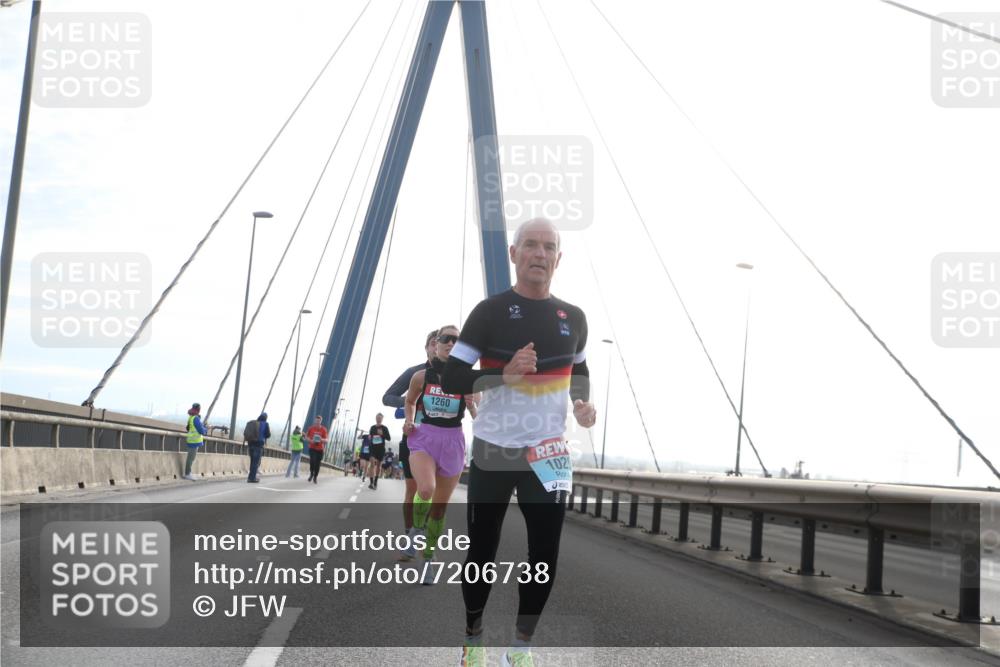 03.10.2024 - Köhlbrandbrückenlauf Jannik Wohlers http://msf.ph/oto/7206738 03.10.2024 09:20:19 Position 1 1260, 102 meine-sportfotos.de