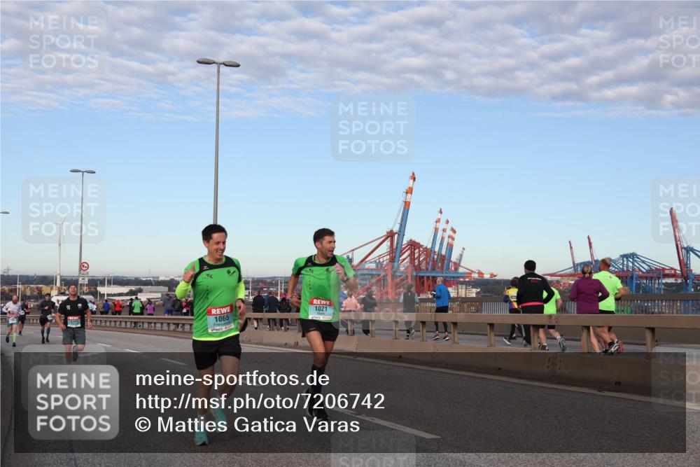 03.10.2024 - Köhlbrandbrückenlauf Matties Gatica Varas http://msf.ph/oto/7206742 03.10.2024 09:33:27 Position 2 1065, 1021 meine-sportfotos.de