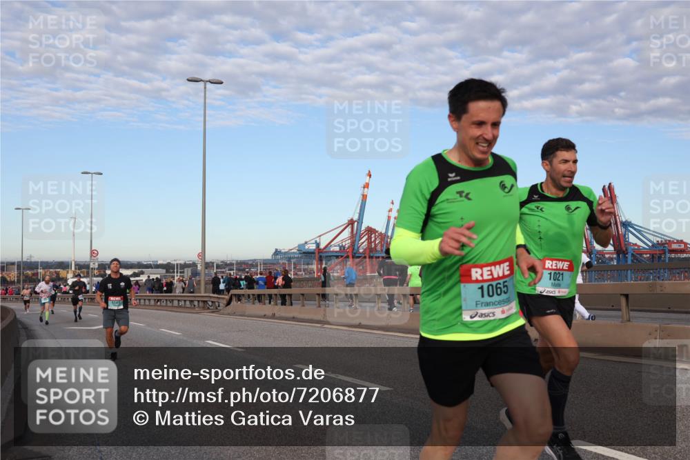 03.10.2024 - Köhlbrandbrückenlauf Matties Gatica Varas http://msf.ph/oto/7206877 03.10.2024 09:33:29 Position 2 1141, 1065, 1021 meine-sportfotos.de