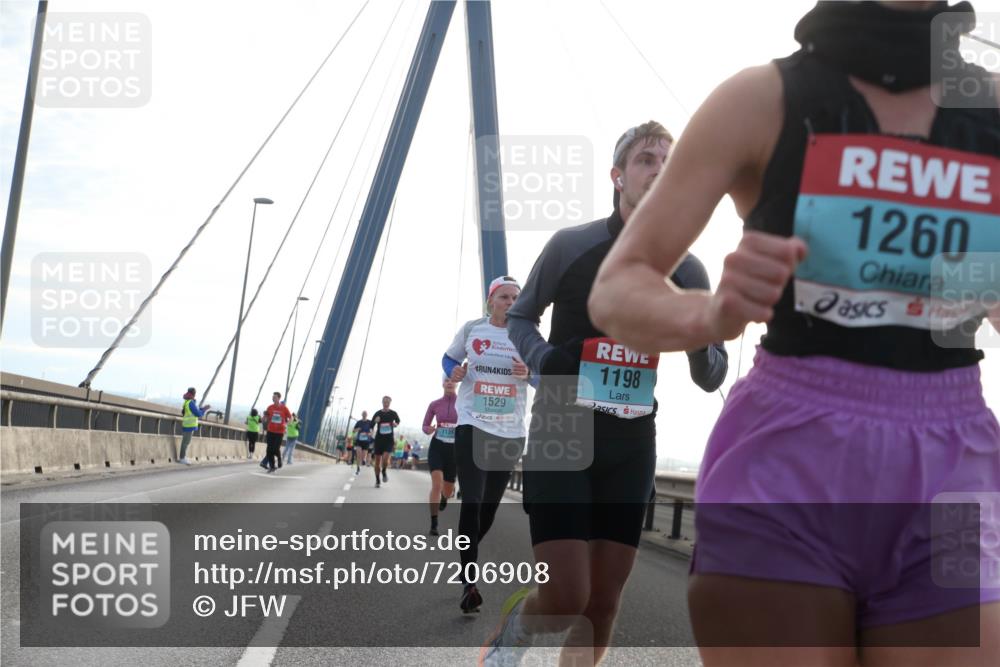 03.10.2024 - Köhlbrandbrückenlauf Jannik Wohlers http://msf.ph/oto/7206908 03.10.2024 09:20:20 Position 1 4, 1529, 1198, 1131, 1260 meine-sportfotos.de
