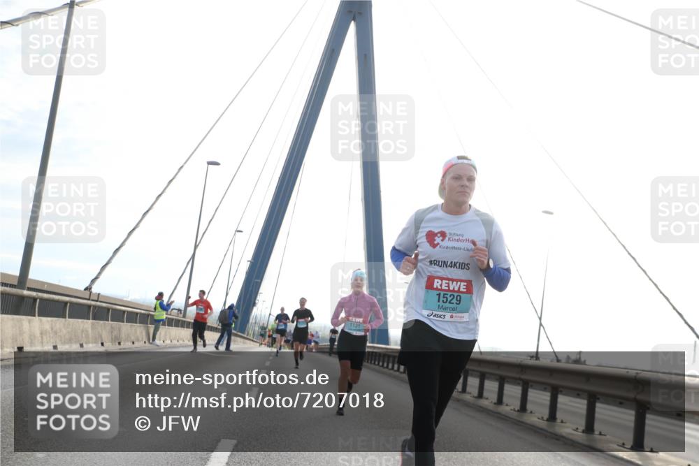03.10.2024 - Köhlbrandbrückenlauf Jannik Wohlers http://msf.ph/oto/7207018 03.10.2024 09:20:21 Position 1 4, 1529, 1131 meine-sportfotos.de