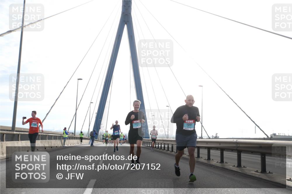 03.10.2024 - Köhlbrandbrückenlauf Jannik Wohlers http://msf.ph/oto/7207152 03.10.2024 09:20:25 Position 1 1308, 1172, 1091 meine-sportfotos.de