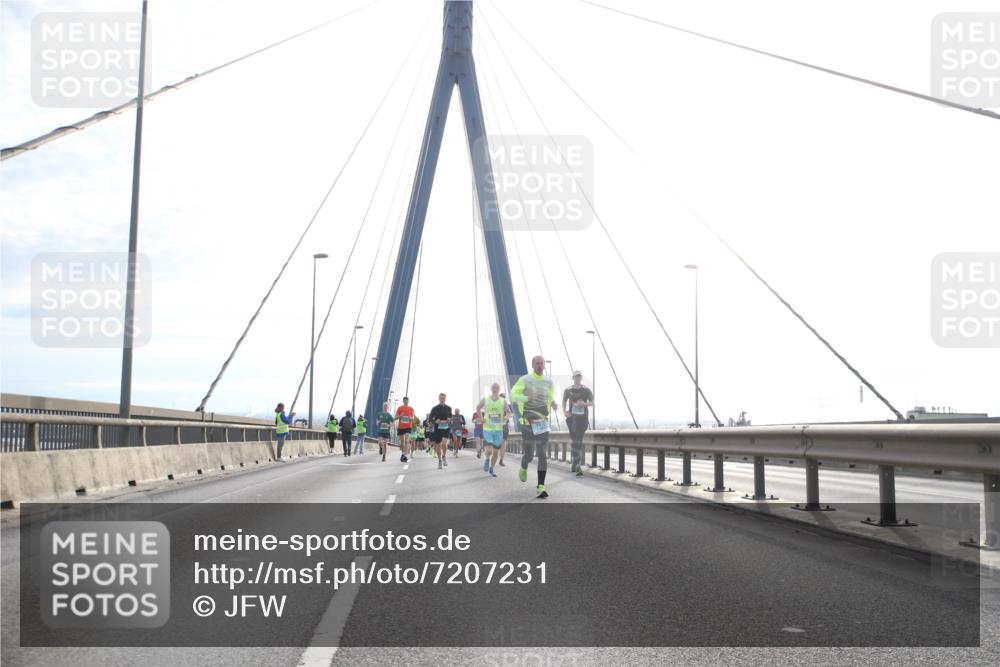 03.10.2024 - Köhlbrandbrückenlauf Jannik Wohlers http://msf.ph/oto/7207231 03.10.2024 09:20:32 Position 1  meine-sportfotos.de