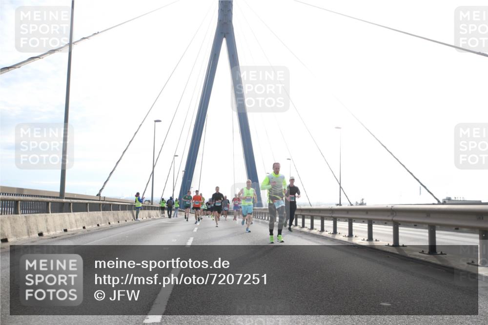 03.10.2024 - Köhlbrandbrückenlauf Jannik Wohlers http://msf.ph/oto/7207251 03.10.2024 09:20:32 Position 1  meine-sportfotos.de