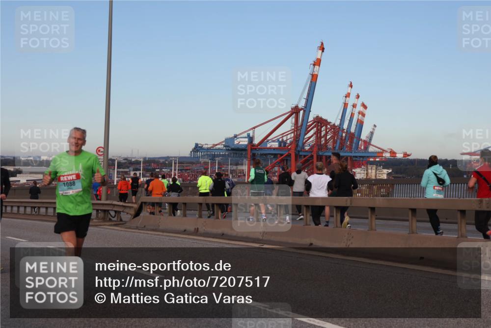 03.10.2024 - Köhlbrandbrückenlauf Matties Gatica Varas http://msf.ph/oto/7207517 03.10.2024 09:33:55 Position 2 1088, 2621 meine-sportfotos.de