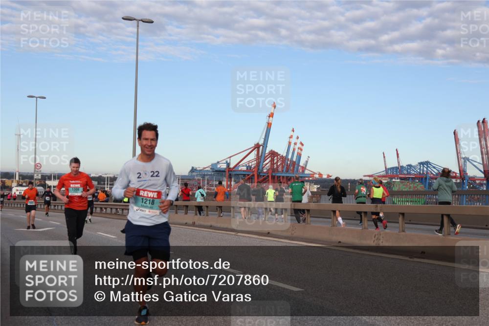 03.10.2024 - Köhlbrandbrückenlauf Matties Gatica Varas http://msf.ph/oto/7207860 03.10.2024 09:34:01 Position 2 1308, 2022, 1218 meine-sportfotos.de