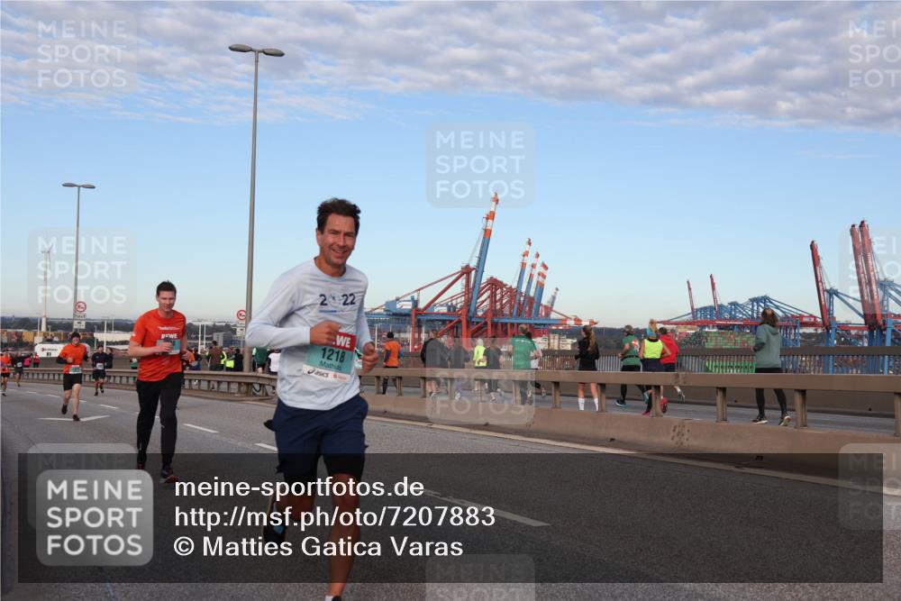 03.10.2024 - Köhlbrandbrückenlauf Matties Gatica Varas http://msf.ph/oto/7207883 03.10.2024 09:34:01 Position 2 222, 1218 meine-sportfotos.de