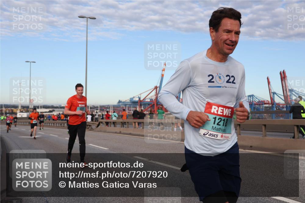 03.10.2024 - Köhlbrandbrückenlauf Matties Gatica Varas http://msf.ph/oto/7207920 03.10.2024 09:34:02 Position 2 2022, 1218 meine-sportfotos.de