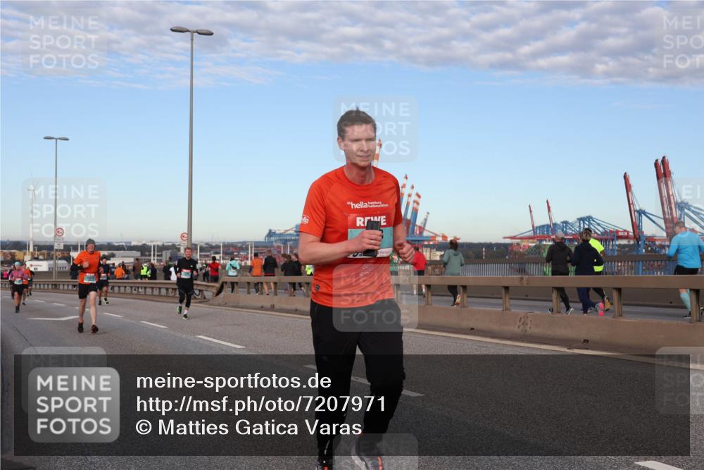 03.10.2024 - Köhlbrandbrückenlauf Matties Gatica Varas http://msf.ph/oto/7207971 03.10.2024 09:34:03 Position 2 1429 meine-sportfotos.de