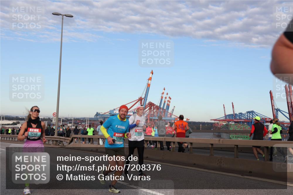 03.10.2024 - Köhlbrandbrückenlauf Matties Gatica Varas http://msf.ph/oto/7208376 03.10.2024 09:34:18 Position 2 4, 1529, 1260, 1213 meine-sportfotos.de