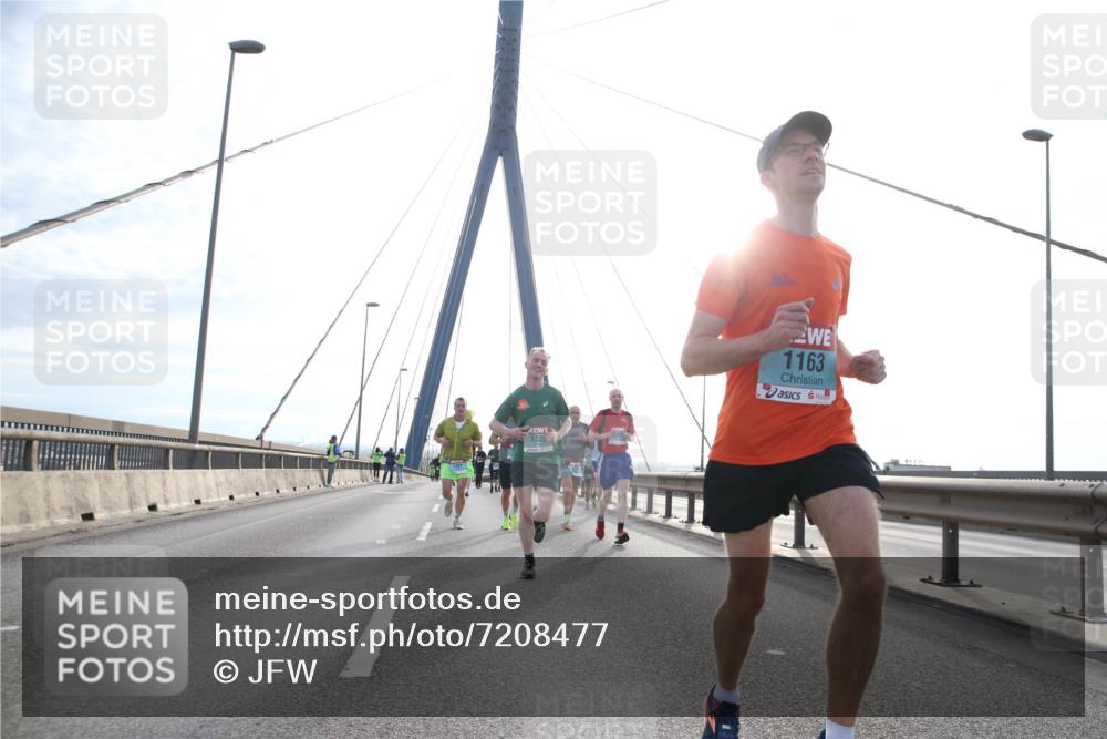 03.10.2024 - Köhlbrandbrückenlauf Jannik Wohlers http://msf.ph/oto/7208477 03.10.2024 09:20:38 Position 1 1329, 1163 meine-sportfotos.de
