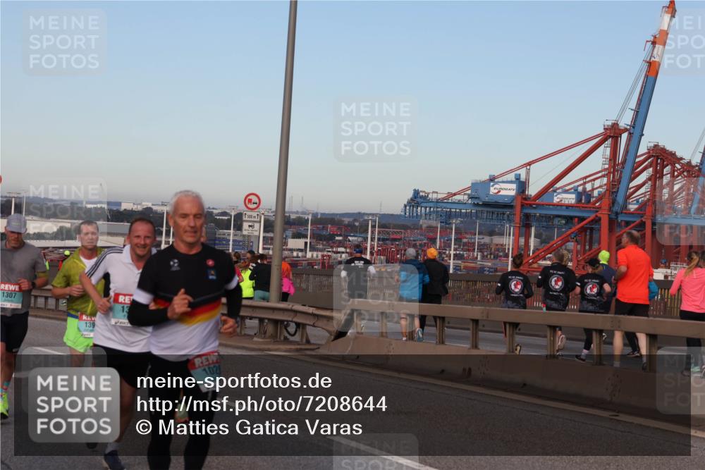 03.10.2024 - Köhlbrandbrückenlauf Matties Gatica Varas http://msf.ph/oto/7208644 03.10.2024 09:34:38 Position 2 1307, 13, 139, 102, 500, 1 meine-sportfotos.de