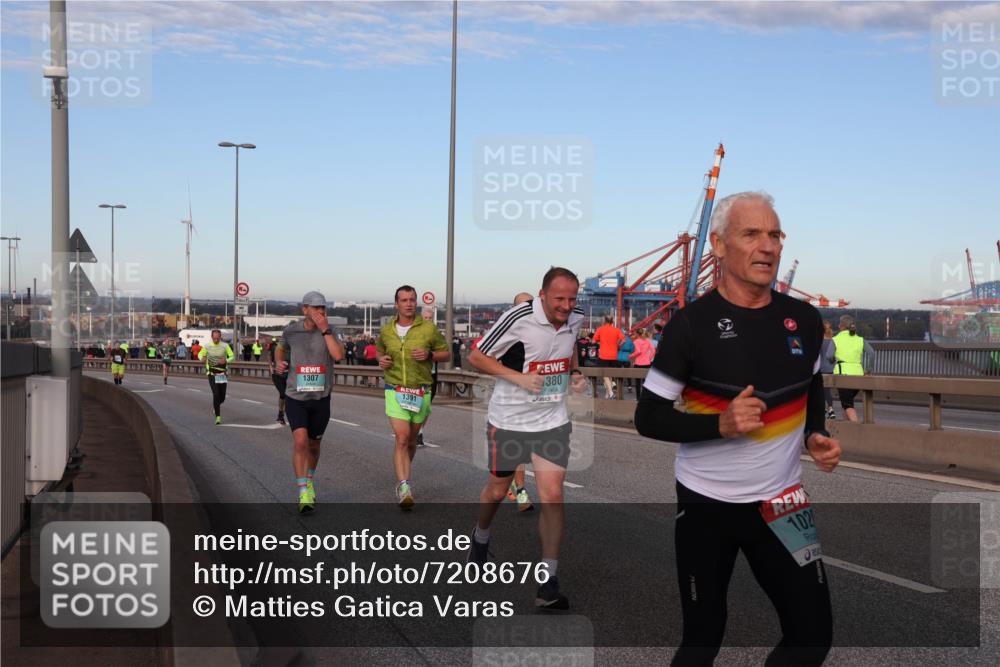 03.10.2024 - Köhlbrandbrückenlauf Matties Gatica Varas http://msf.ph/oto/7208676 03.10.2024 09:34:40 Position 2 19, 19, 1307, 380, 1391, 102 meine-sportfotos.de